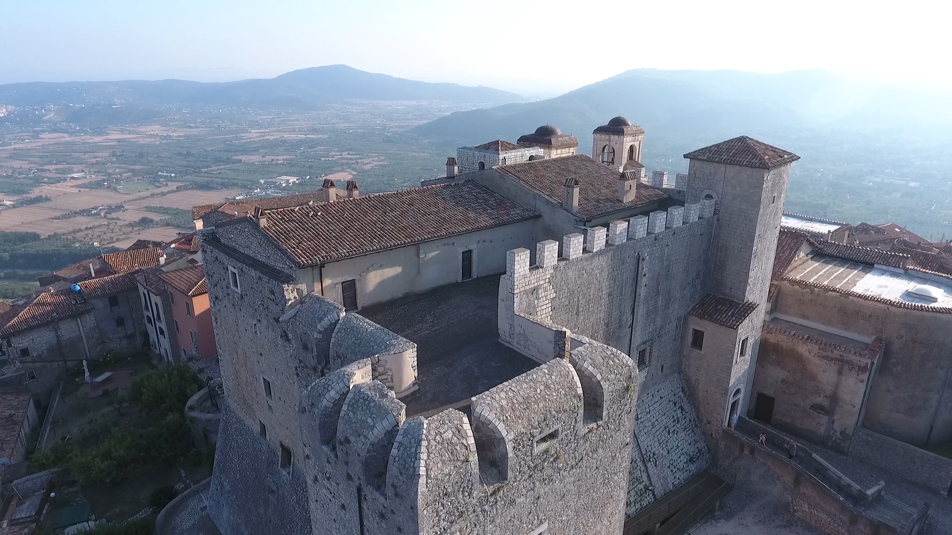 MAENZA Maenza: da San Tommaso, alla Passione, un luogo da amare Sei alla ricerca di un paesaggio bucolico? Maenza è la tua destinazione!
