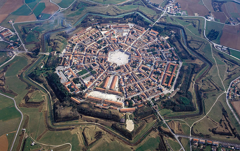 slide1 Palmanova, which has had a glorious and fascinating past, today is one of the best preserved jewels in the province of Udine