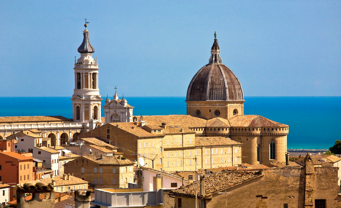 Il Giubileo a Loreto: un pellegrinaggio tra fede, storia e… buona cucina! – ph Loreto Turismo – Fuoriporta Il Giubileo a Loreto: un pellegrinaggio tra fede, storia e… buona cucina! - ph Loreto Turismo - Fuoriporta