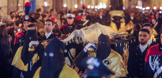 Chieti (CH), Processione del Cristo Morto – 3 apr – Fuoriporta Chieti (CH), Processione del Cristo Morto - 3 apr - Fuoriporta